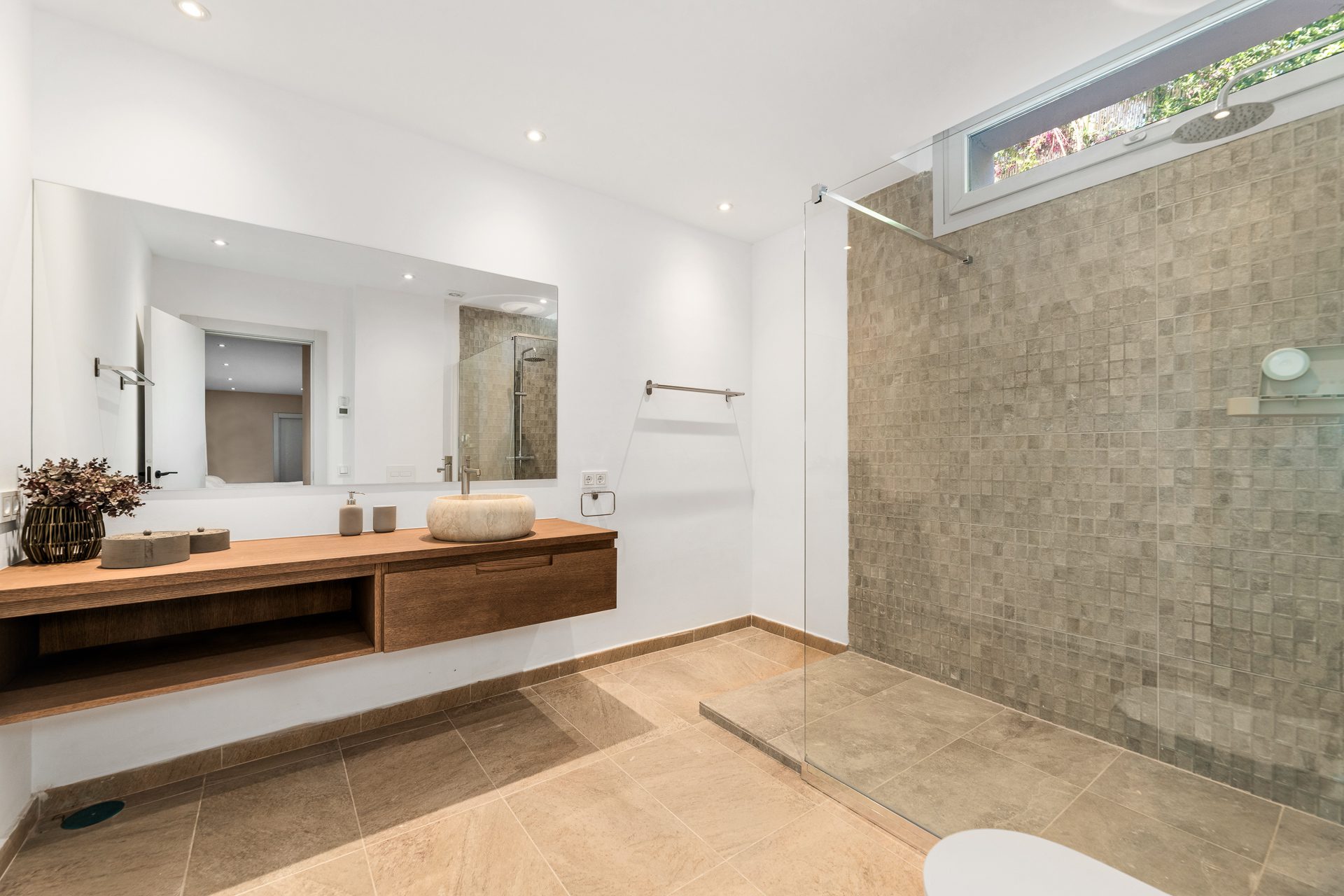 Villa_Lipto_lower_bathroom